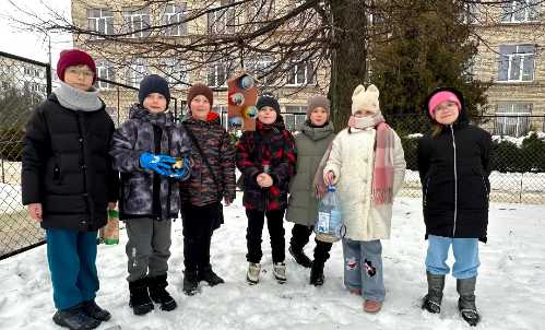 Маленькі серця — великі справи: акція «Нагодуй пташку» у 4-Б класі