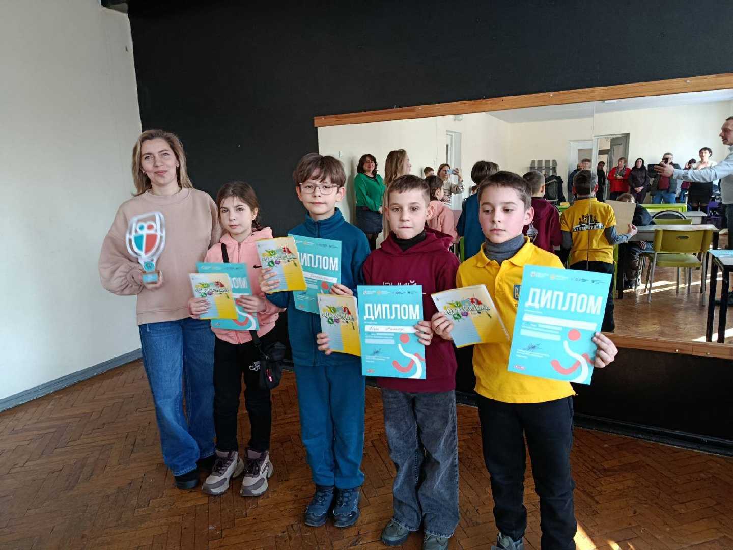 Перше місце з шахів: вітаємо збірну команду 1-4 класів!