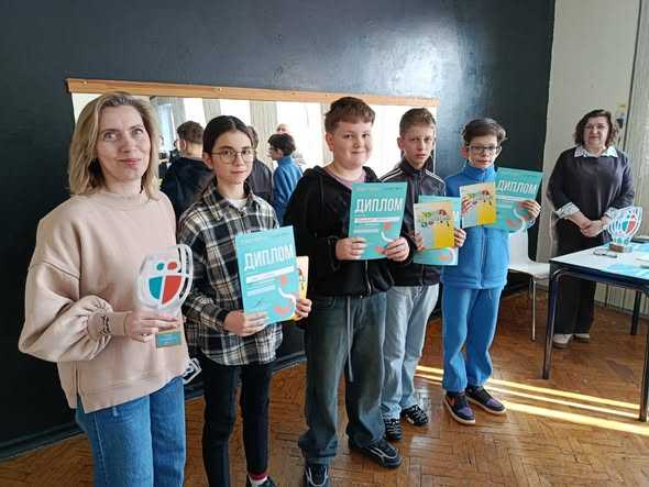 Срібний успіх на шаховій дошці! Вітаємо команду 5-9 класів! 