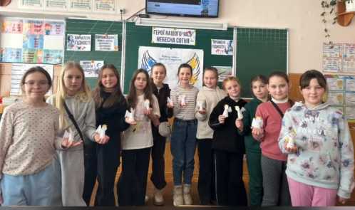 У наших серцях: паперові ангели як символ вдячності Героям.