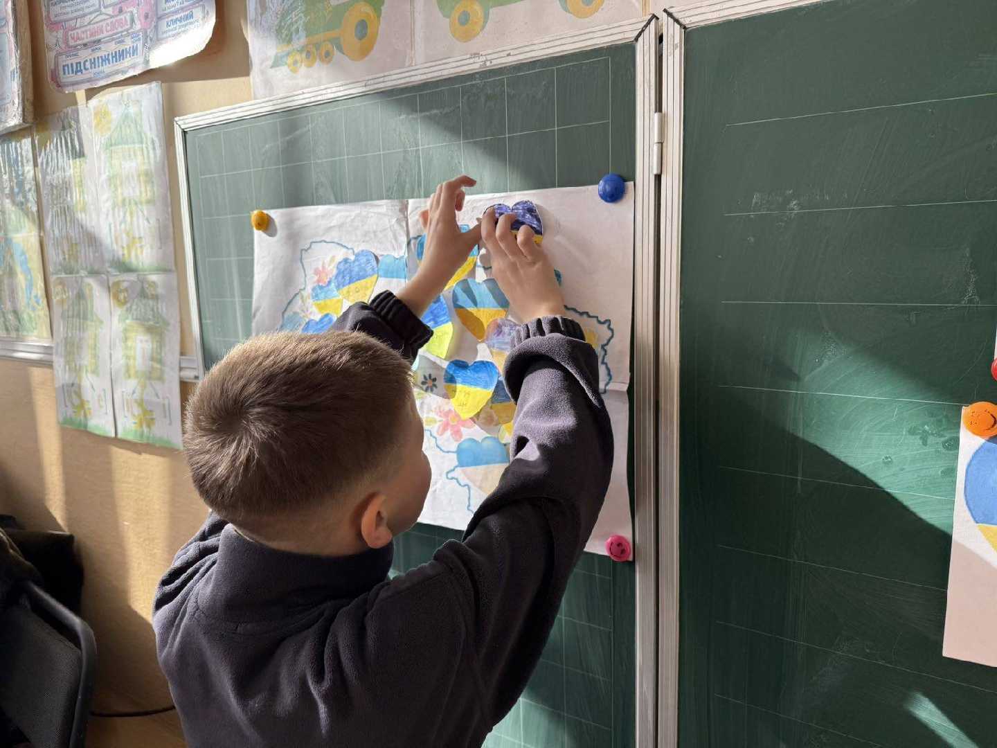 16 лютого у 2 класі проведено виховний захід до Дня єднання. 