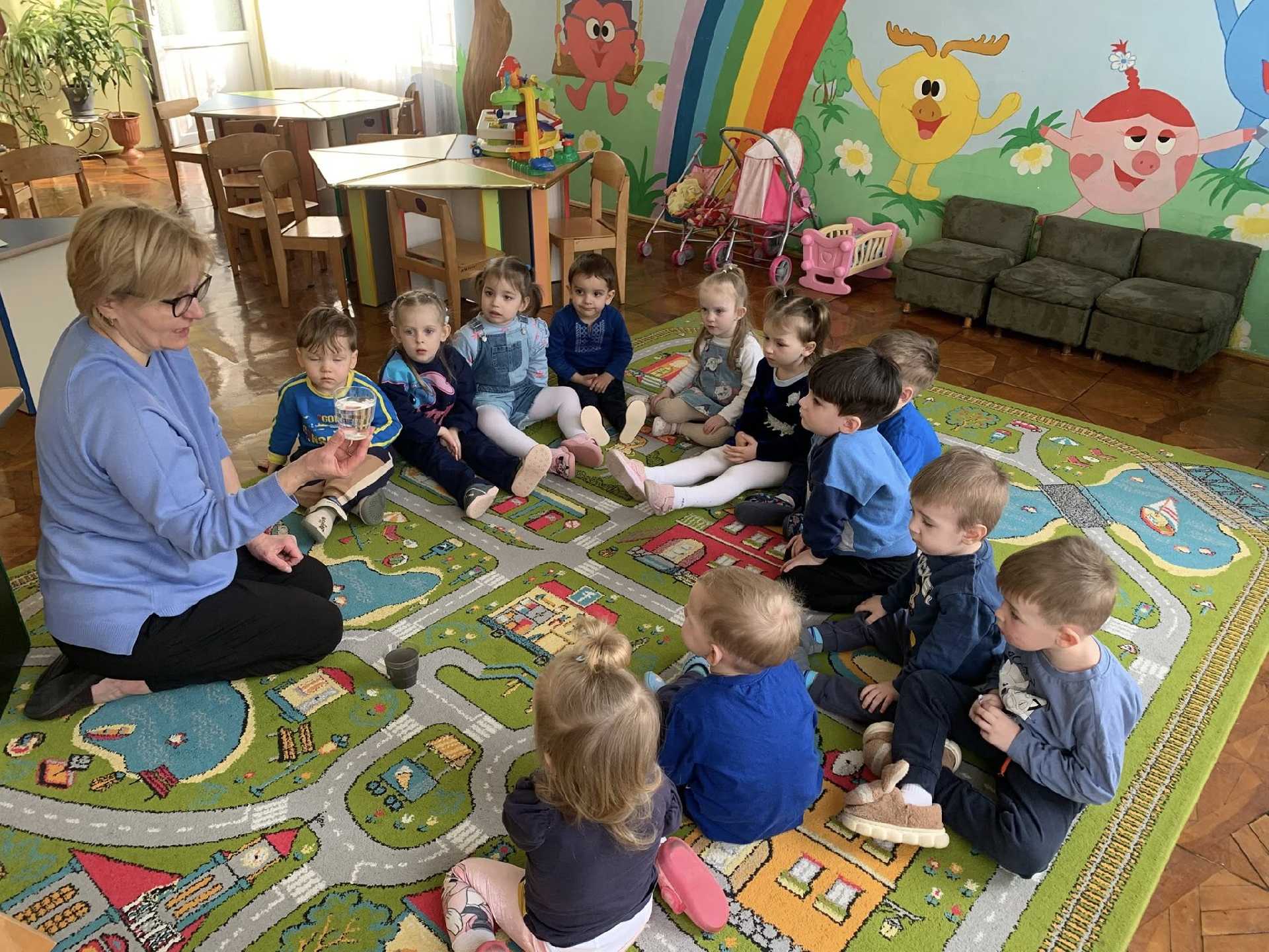 В інклюзивній групі раннього віку 7 пройшов кольоровий тиждень (вихователь Данчук Г.П., асистент вихователя Данчук О.І.)