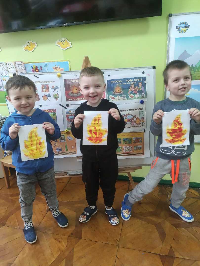 В межах реалізації Тижня безпеки вихованці  молодшої групи 6 (вихователь Клим О.С.) перетворились на справжніх рятувальників та освоїли правила пожежної безпеки