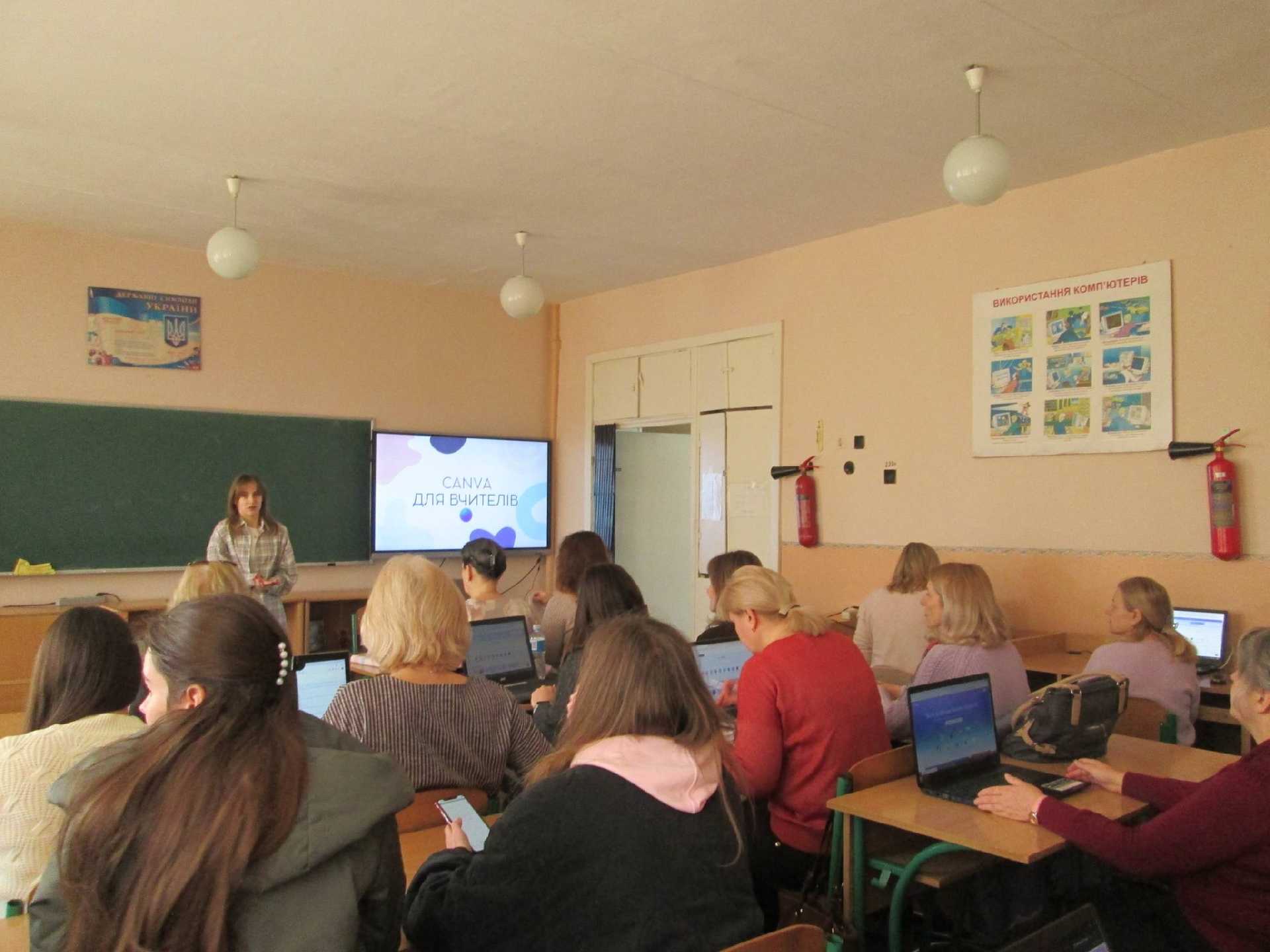 Canva для вчителів: від презентацій до текстів зі штучним інтелектом