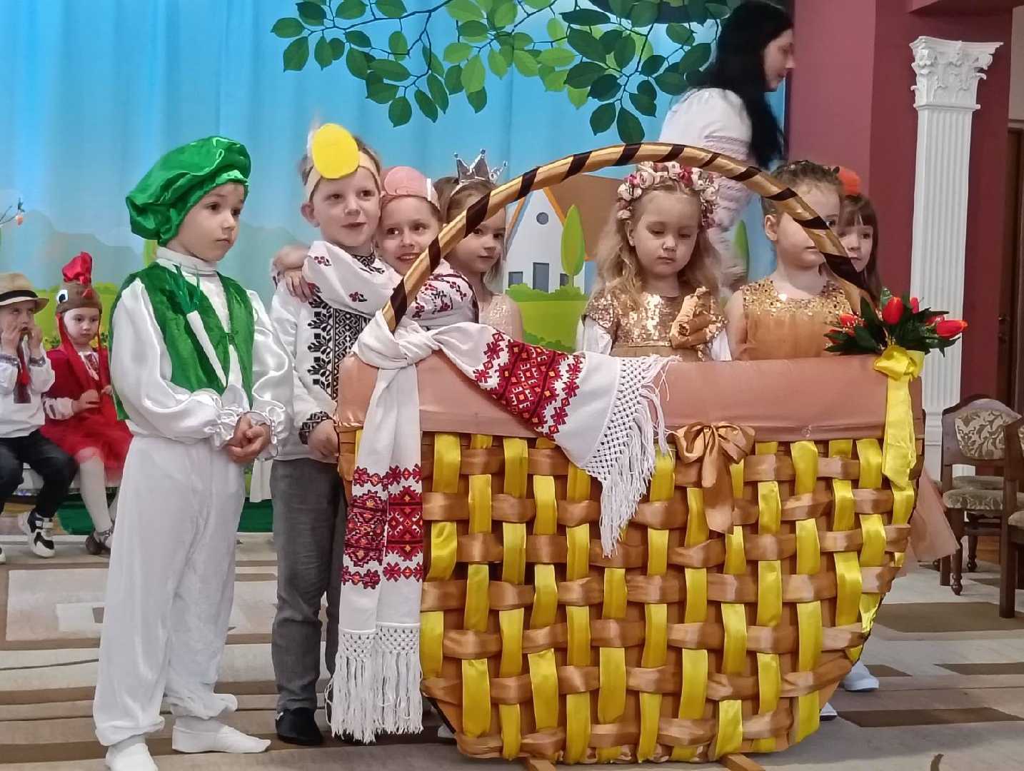 Вихованці інклюзивної групи #5 запросили сьогодні усіх на музичний  Великодній переполох  (музкерівник Циганкова О.Р., вихователь Луцюк О.В, асистент вихователя Федорчук В.О.)