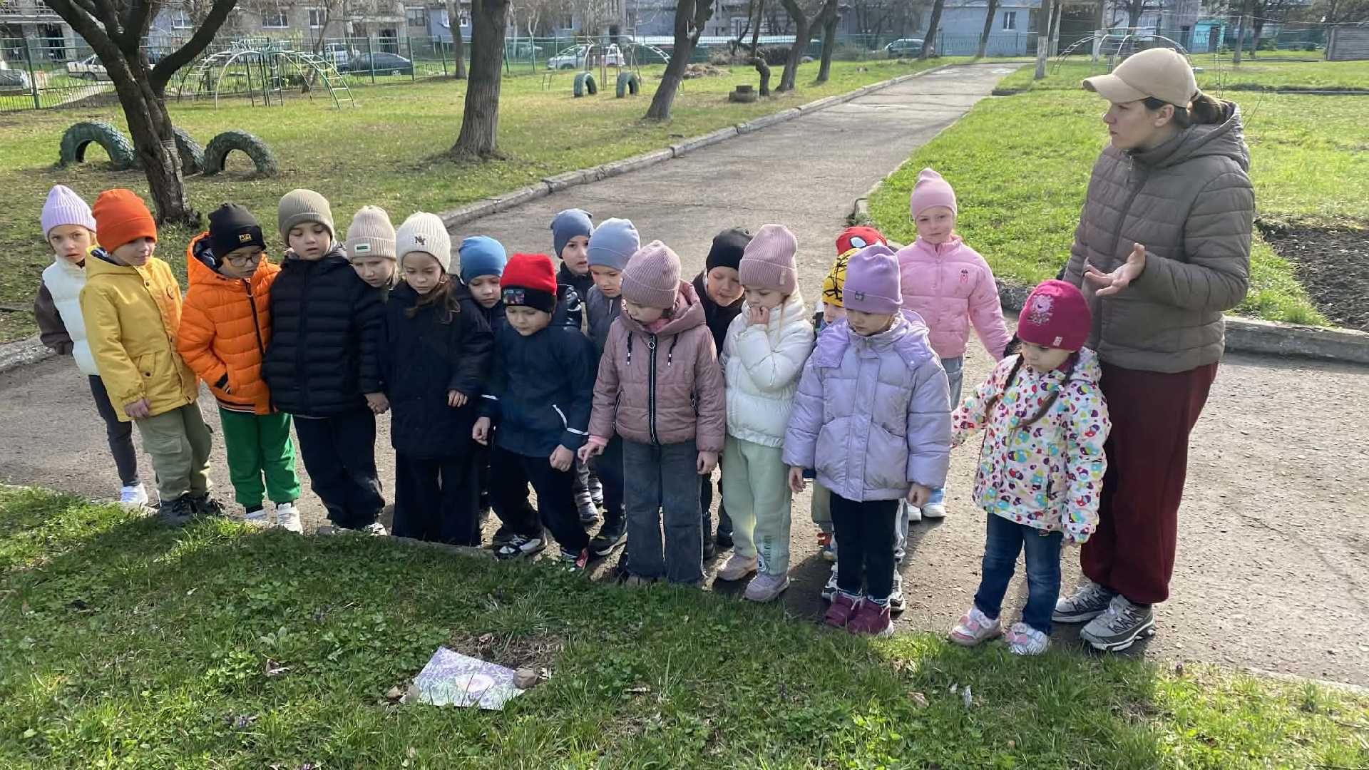 В межах реалізації заходів до Міжнародного дня просвіти з питань мінної небезпеки вихователі ЗДО 17 провели заняття з мінної безпеки для дітей 