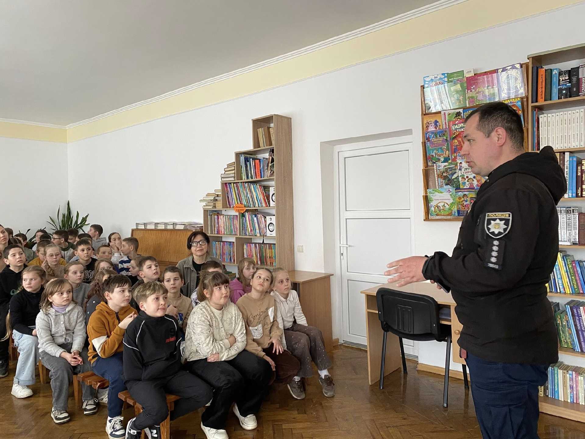 Правила дорожнього руху та безпеки в інтернеті, мінній безпеці. 