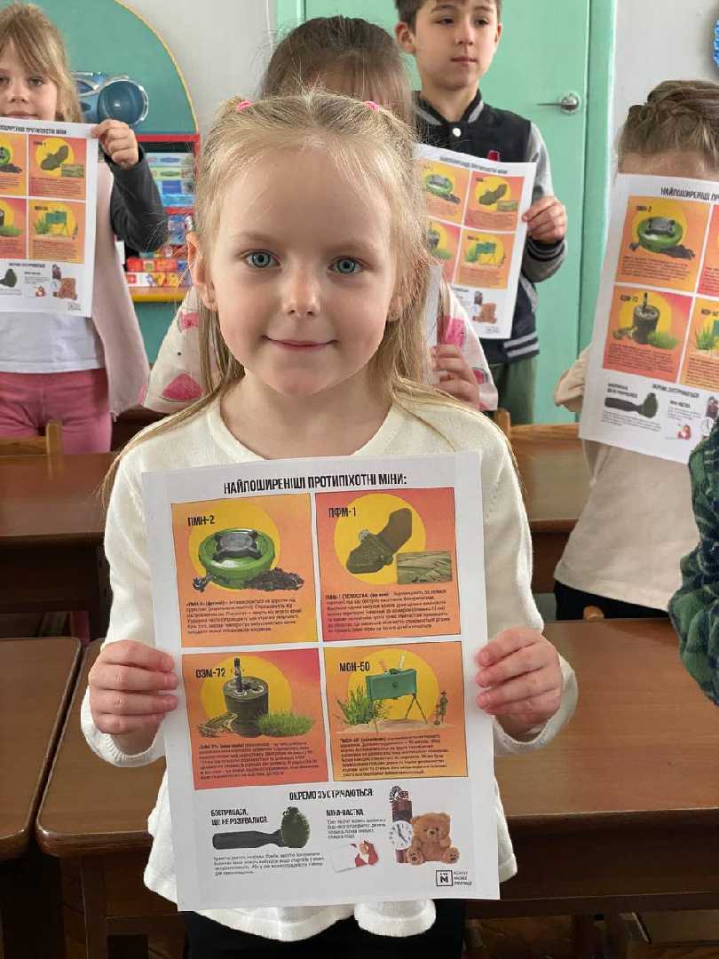 ВИВЧАЄМО ПРАВИЛА МІННОЇ БЕЗПЕКИ ІЗ ПСОМ ПАТРОНОМ