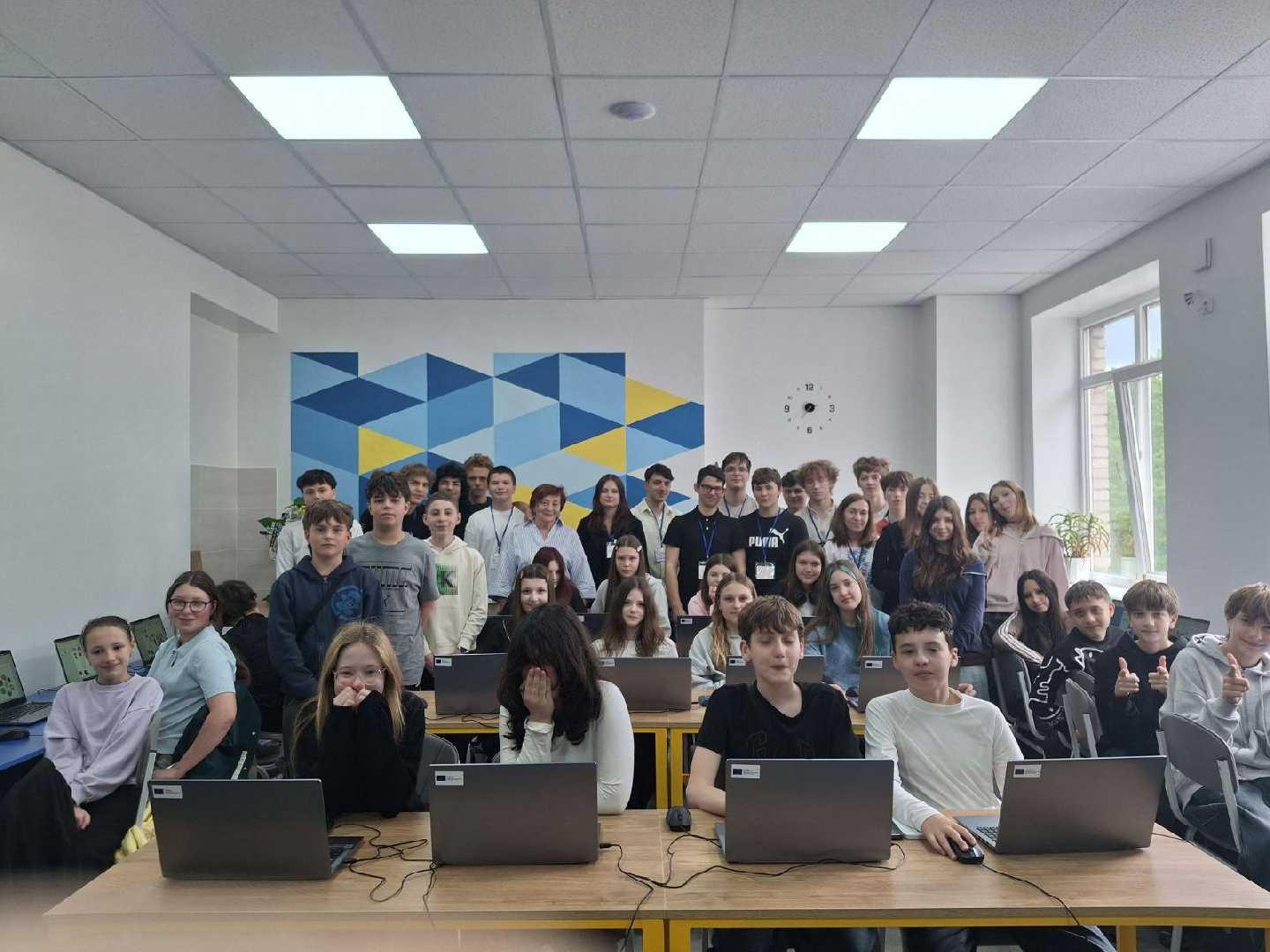 Семикласники опановували 3D моделювання молекул на спільному уроці хімії та інформатики