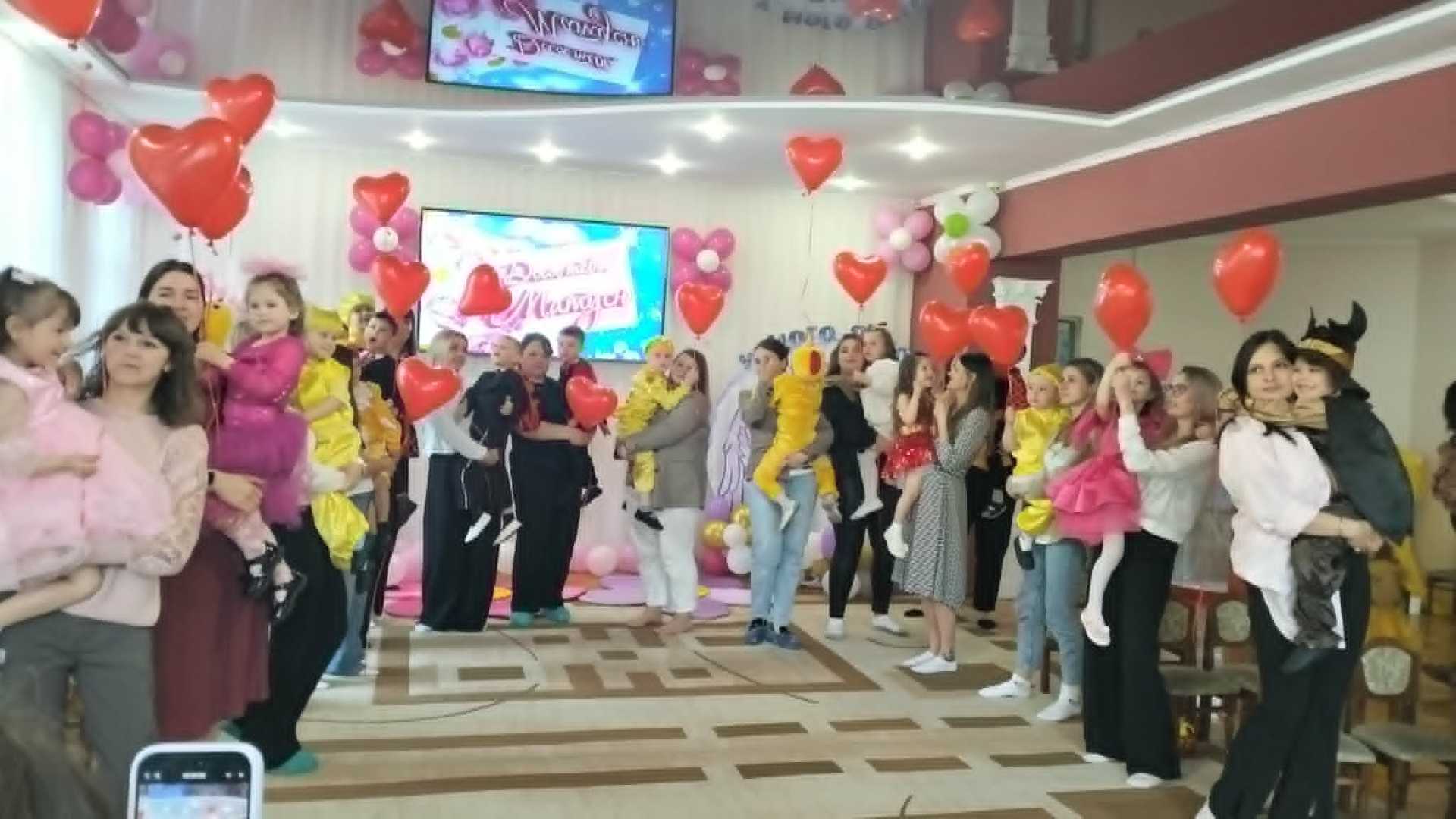 В молодшій групі 6 відбулось свято Матуся для ляльки! (вихователі Оксана Клим, Ольга Гнатів)
