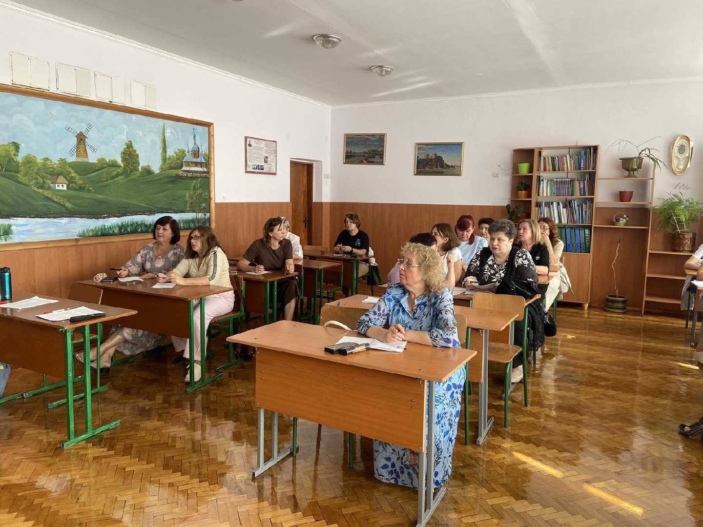 З ТРАДИЦІЙНИХ СЕРПНЕВИХ ЗУСТРІЧЕЙ ОСВІТЯН