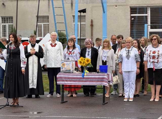 1 вересня — день нових можливостей, добрих зустрічей, щирих емоцій та гідності! 