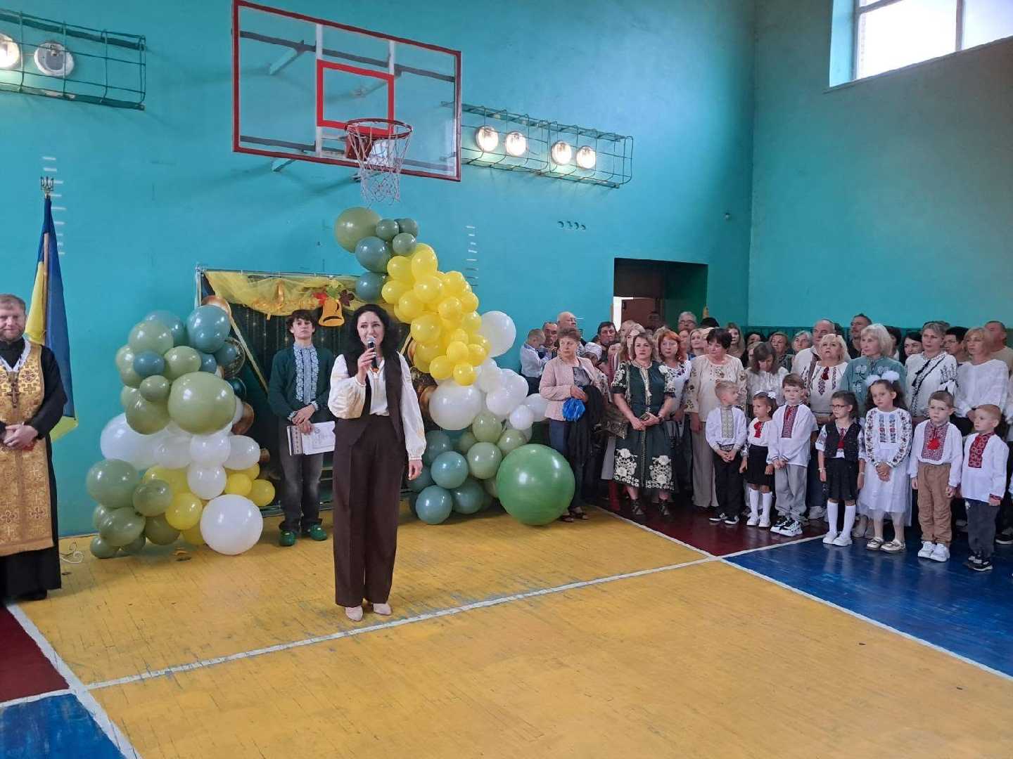 Гімназія №12 урочисто зустріла День знань та привітала першокласників!