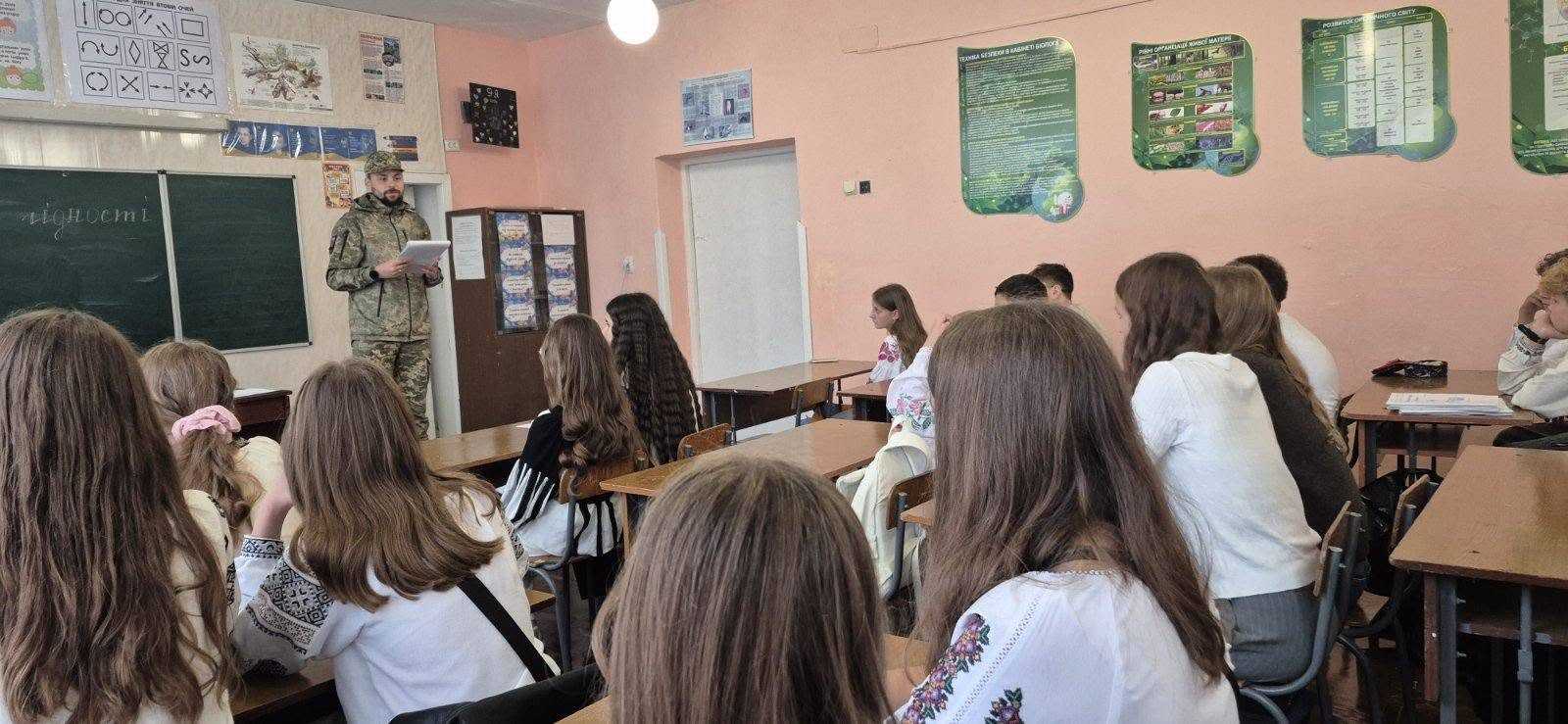 Перший дзвоник у 7-А класі пройшов під знаком гідності та єдності разом із захисником України