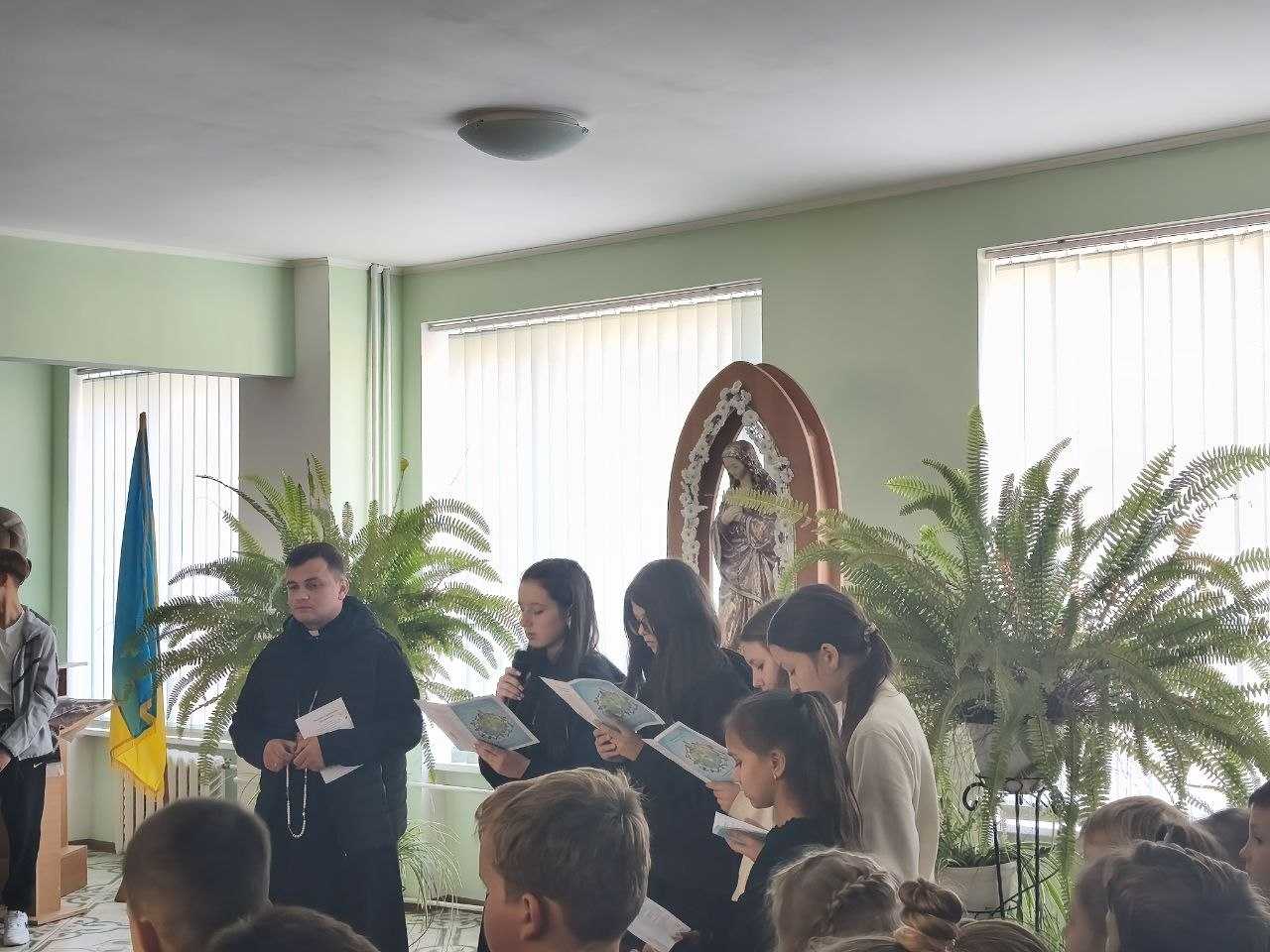 «Мільйон дітей моляться на вервиці»
