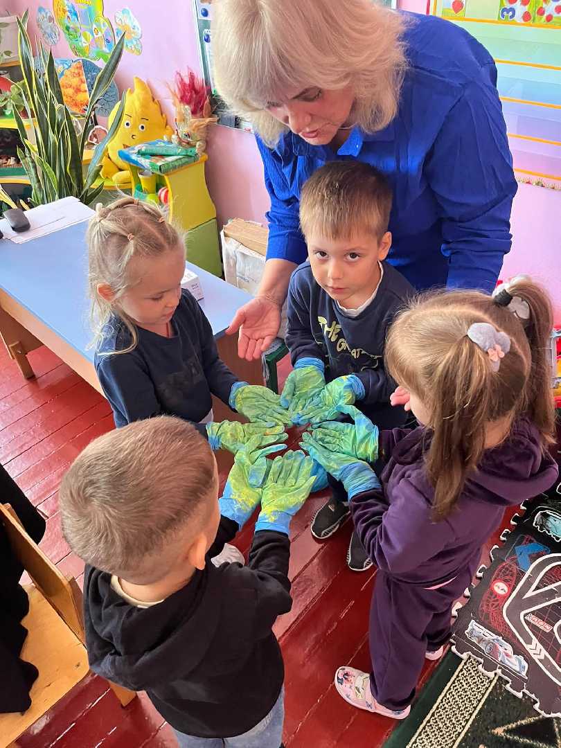 пізнавальна зустріч вихованців  із представниками Шептицького районного відділу ДУ «Львівський ОЦКПХ МОЗ» — лікарем-епідеміологом Галиною Кісь та помічником лікаря-епідеміолога Людмилою Олійник