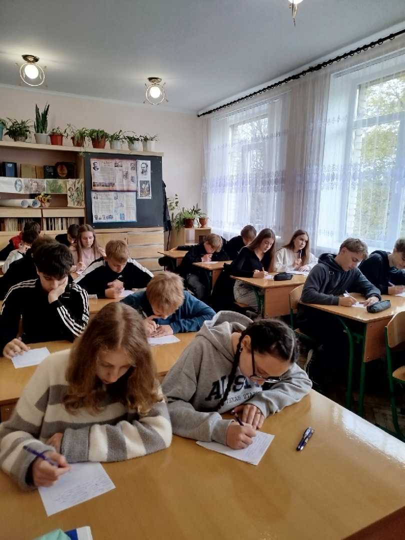 Творення українського слова: від Всеукраїнського радіодиктанту до секретів еткету спілкування