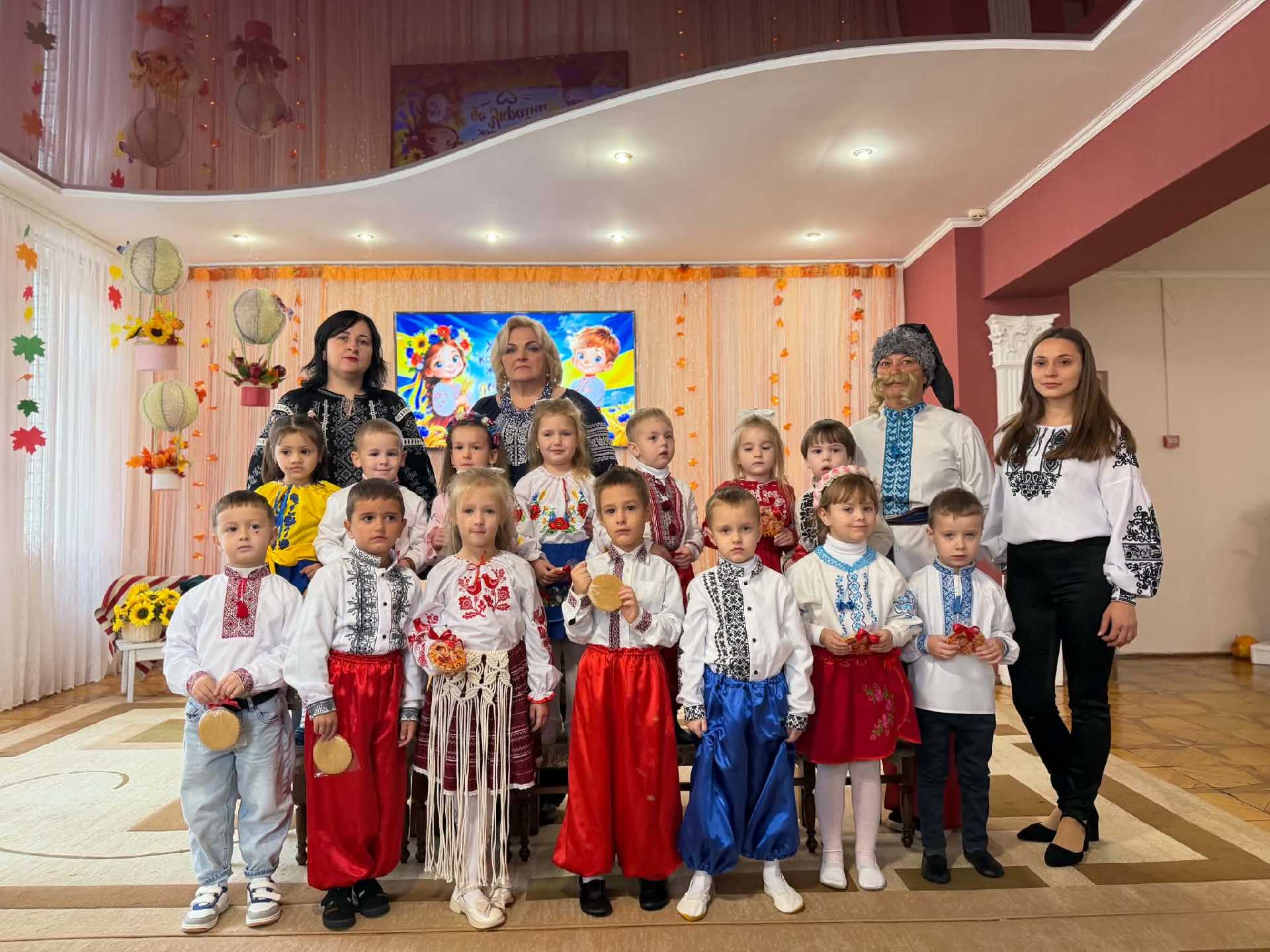 У серці кожної дитини живе любов до Батьківщини: свято української писемності та мови в інклюзивній групі 4 (музкерівник Вікторія Галянт)