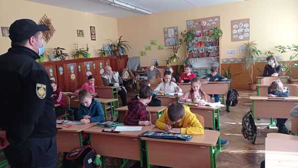 Виховний захід у 3-Б класі: Зустріч з представником ювенальної поліції