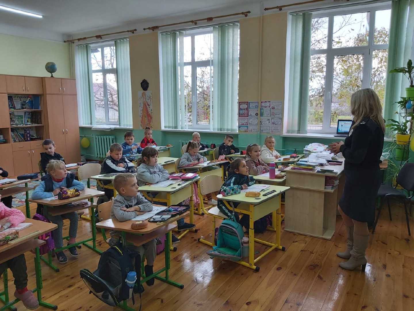День  23.11.2021 р. був насиченим. Працівники поліції  (Панасюк І.С. та Климко В.) розширили знання учнів про  основні  положення  Декларації  та Конвенції  ООН із захисту  прав  дитини, вчили відрізняти права День  23.11.2021 р. був насиченим. Працівники поліції  (Панасюк І.С. та Климко В.) розширили знання учнів про  основні  положення  Декларації  та Конвенції  ООН із захисту  прав  дитини, вчили відрізняти права