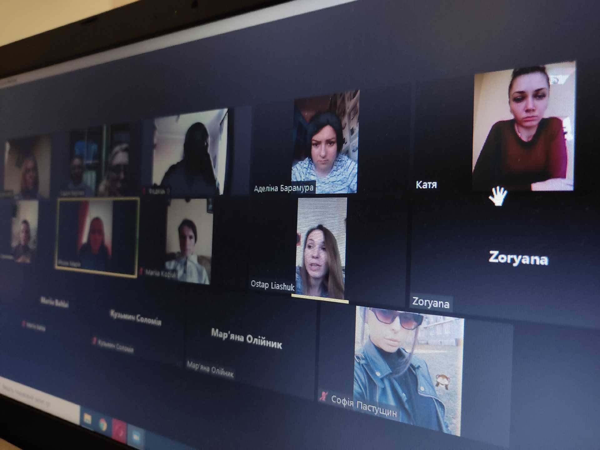 Протягом тижня вихователі всіх вікових груп, за участю директора. провели групові  батьківські  збори за допомогою програми Zoom.