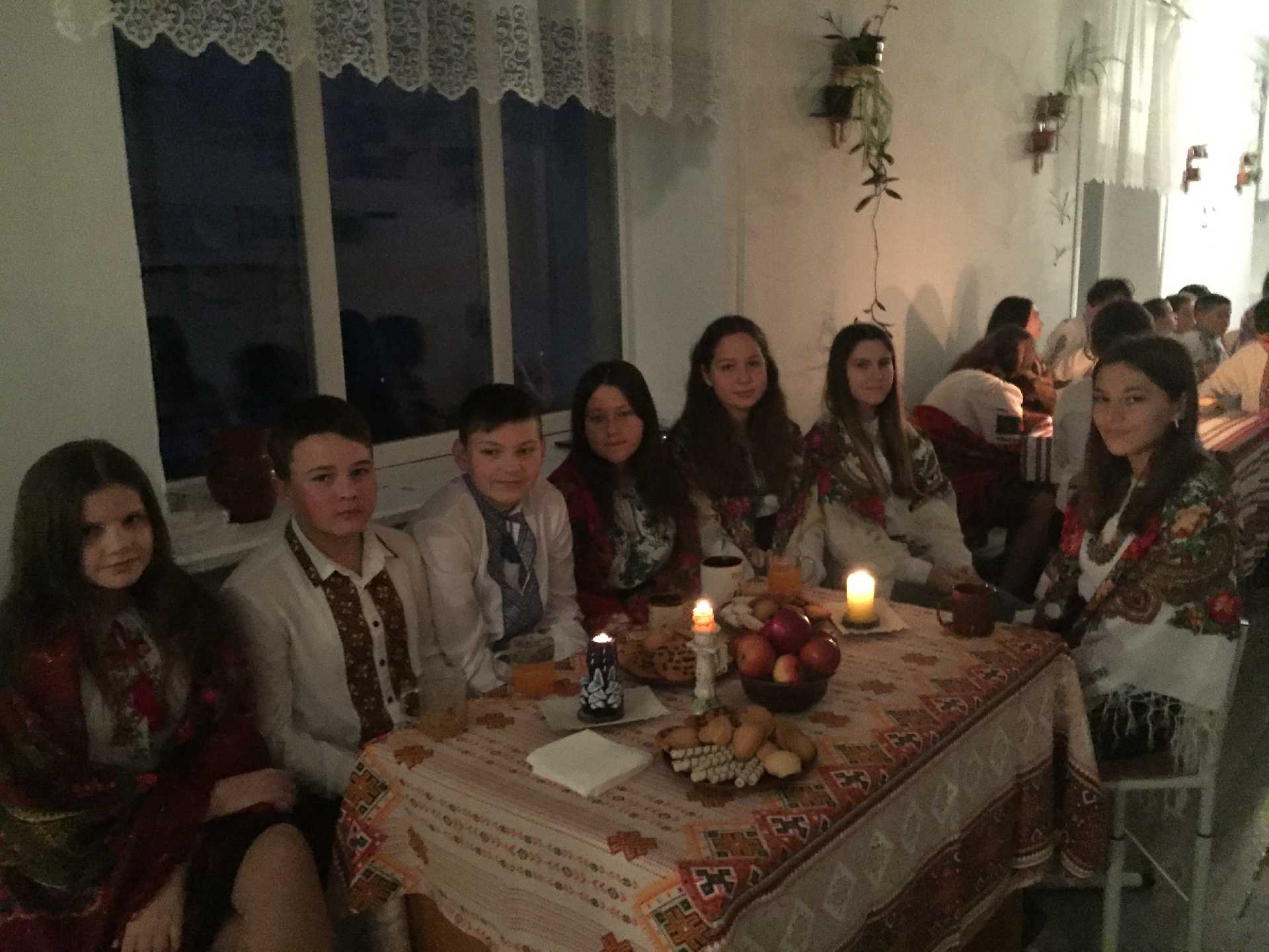 УКРАЇНСЬКІ ТРАДИЦІЇ ПІДТРИМУЄМО