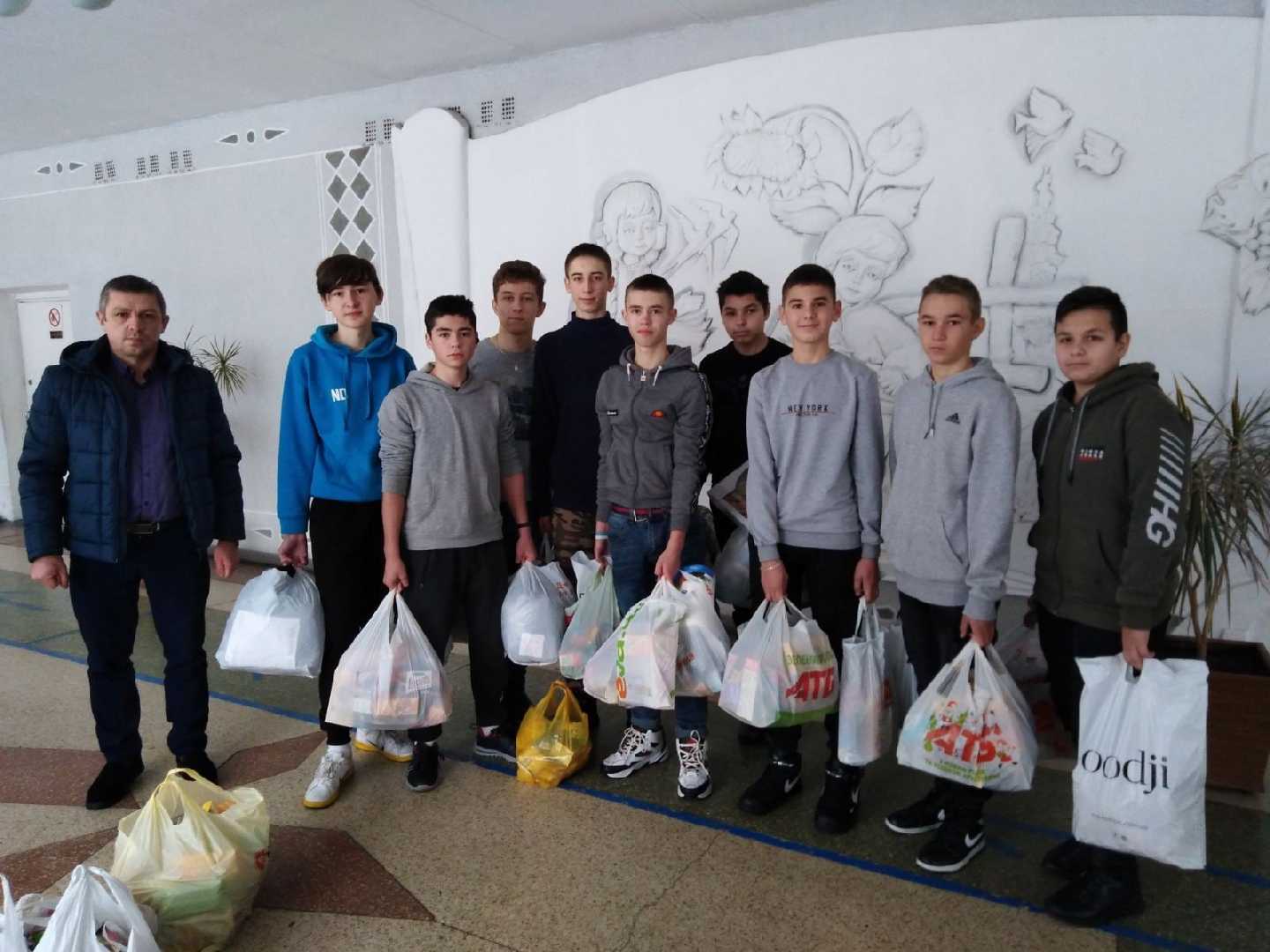 Гостинці  для наших воїнів
