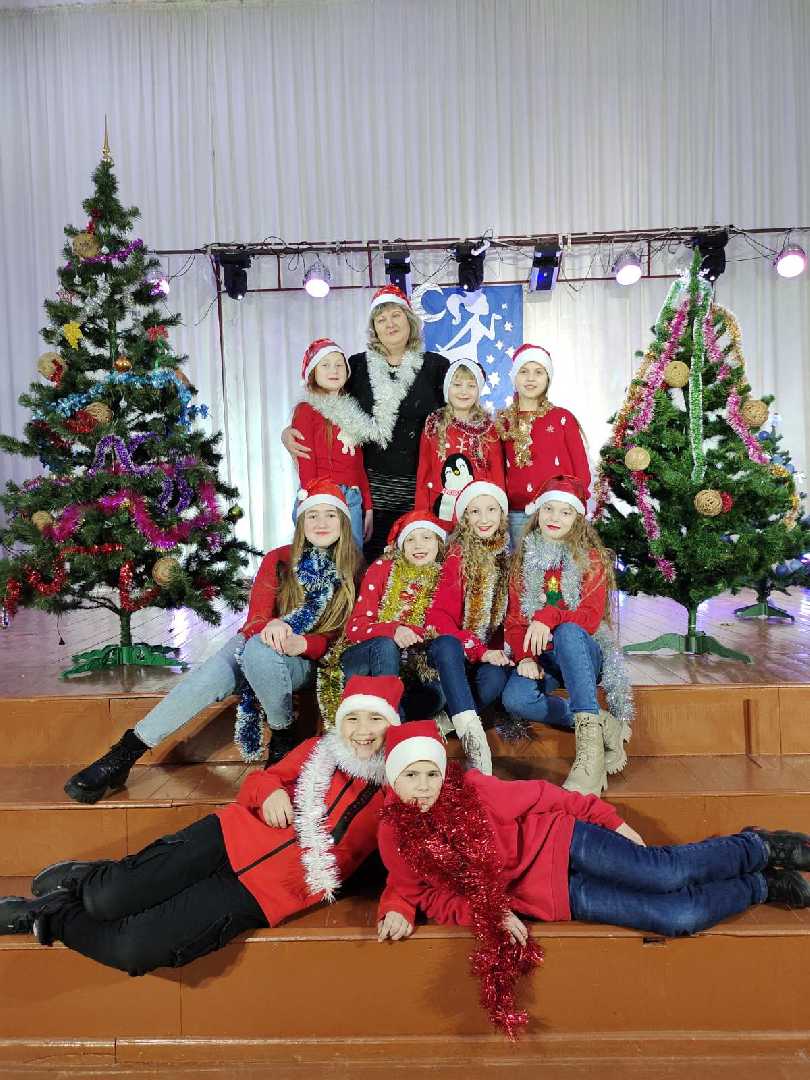 Перемога зразкового вокального колективу ЧНВК №3 «Веселі нотки» у конкурсі «Сяйво Різдвяних зірок»