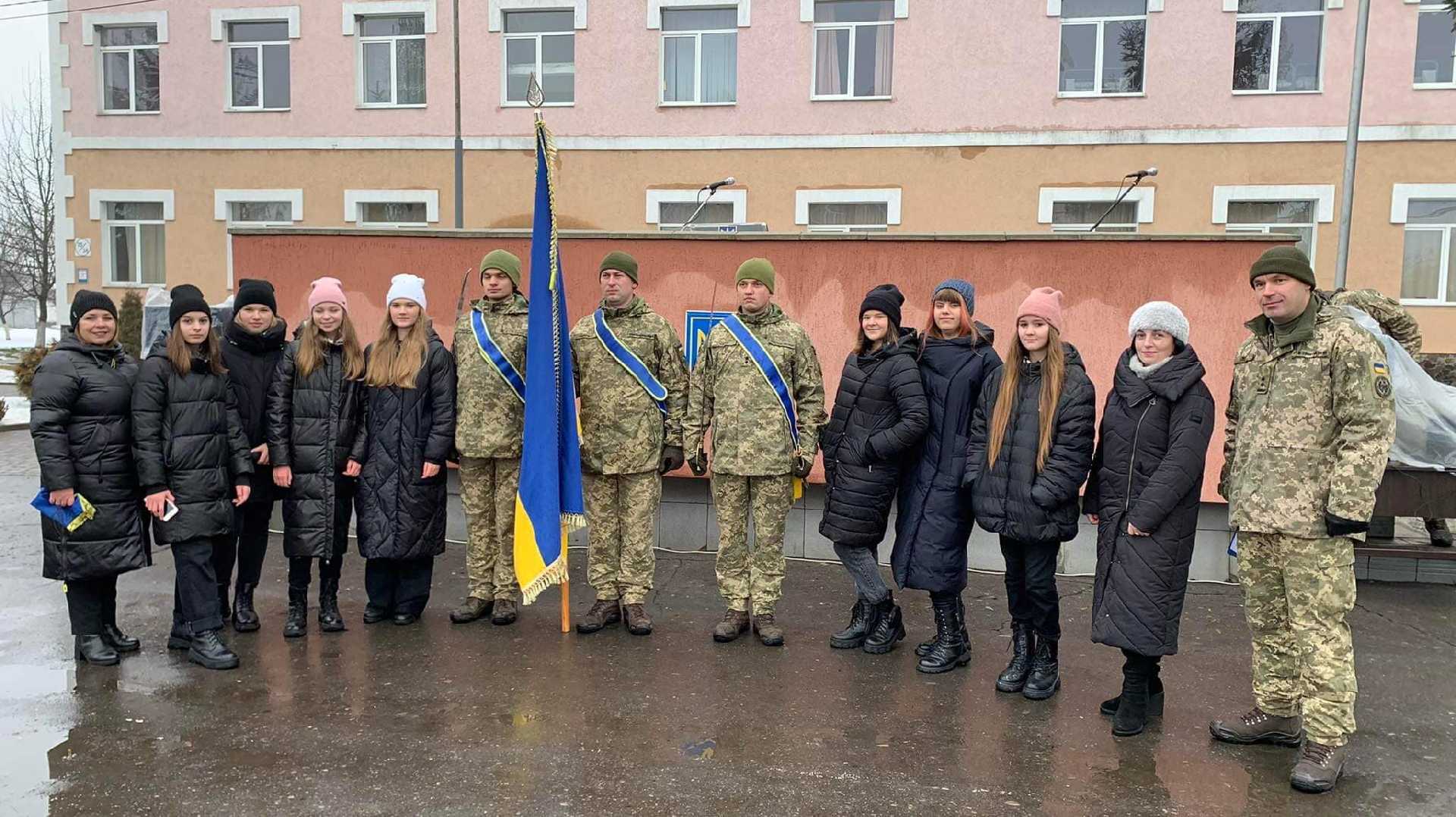 Музичним привітання для молодих воїнів, які склали Військову присягу.