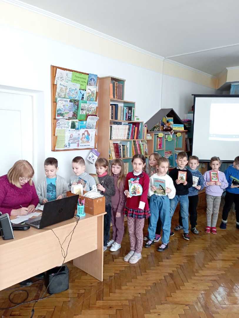  Знайомство учнів  з бібліотекою.