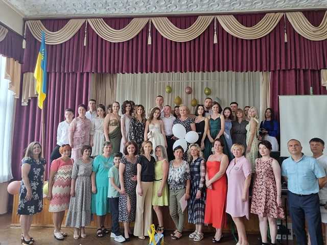 Вручення свідоцтв про освіту 