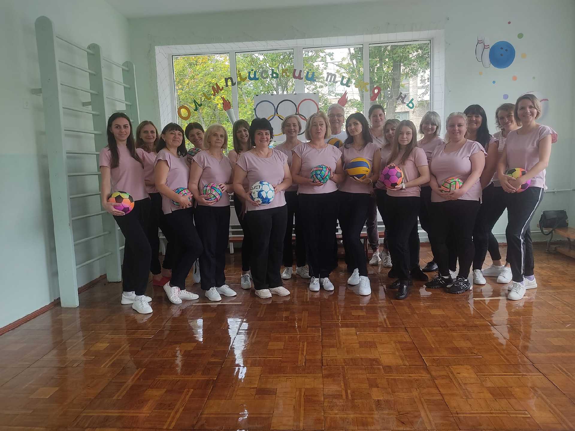 Вчителі нашої школи також дбають про своє здоров'я, тому активно долучилися до 