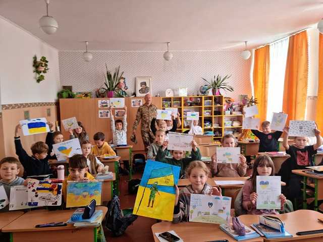 Честь і слава незламним