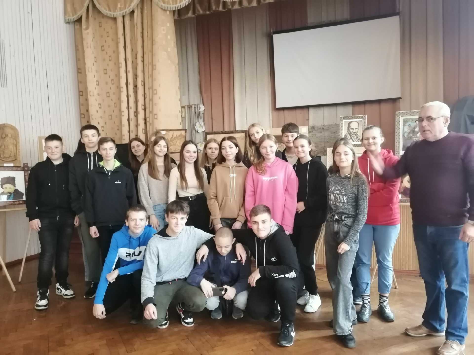 Екскурсія на виставку Ошурка І.С.