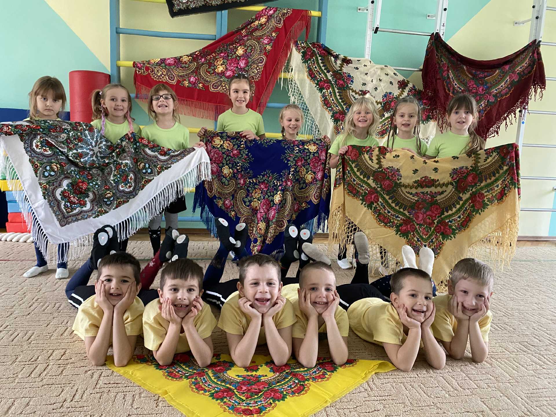 7 грудня - день української хустки