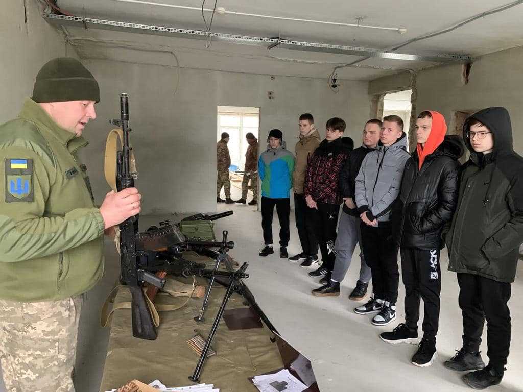 Заняття у Військовому ліцеї та екскурсія до Будинку воїнів для 10-11 класів