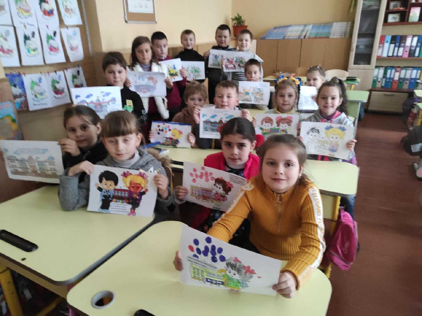 Учні 2 класу, щиро вітають школу з Днем народження !