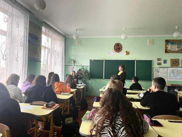 Зустріч із волонтером у 8-А класі