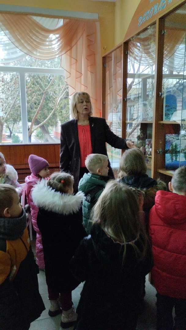 Вихованці старших груп на екскурсії у гімназії ім. Луговських та у гімназії №8