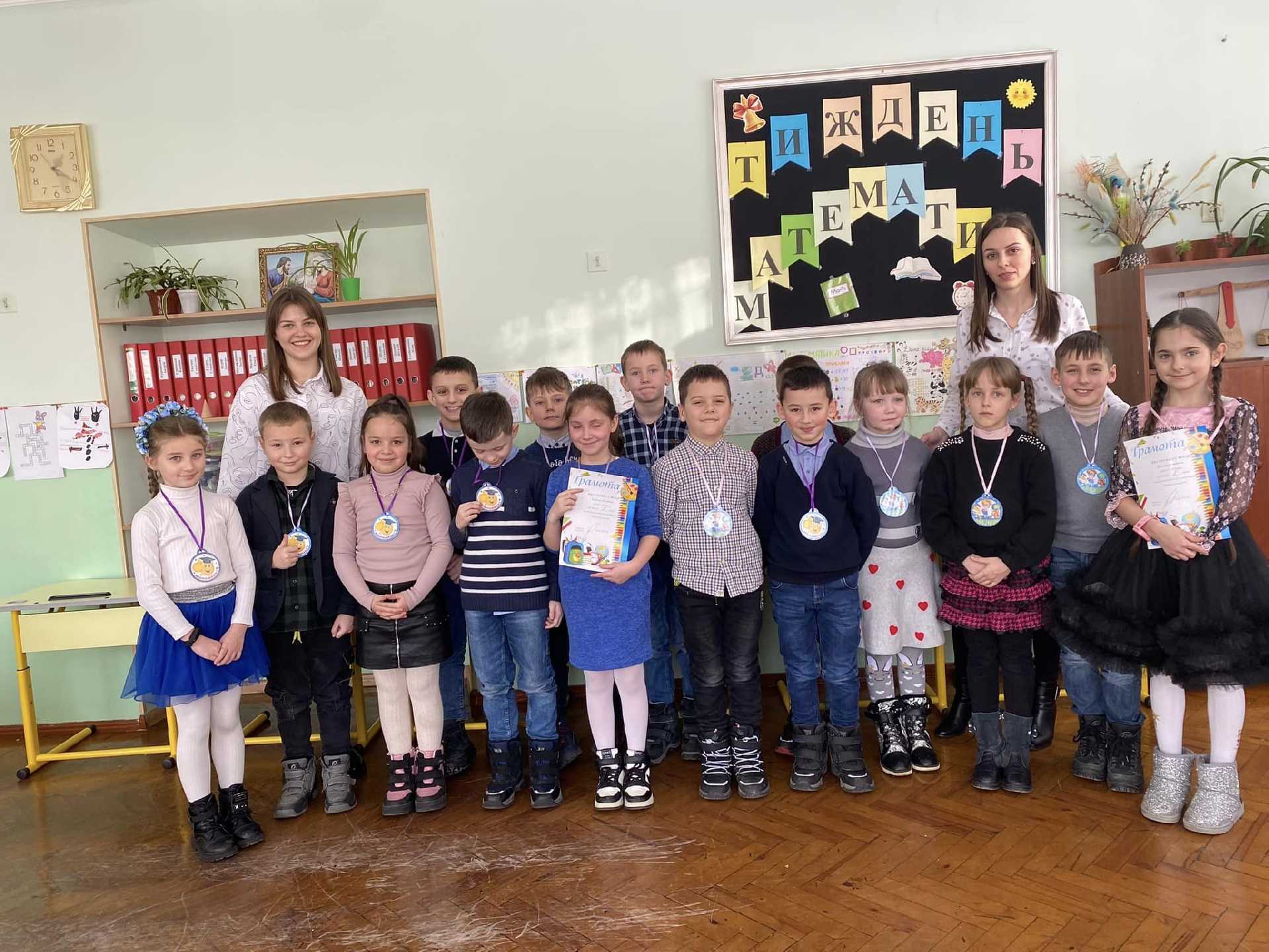 В рамках Тижня математики  2 - Б клас виконали завдання від «Королеви математики» та провели інтелектуальну гру «Найрозумніший». 