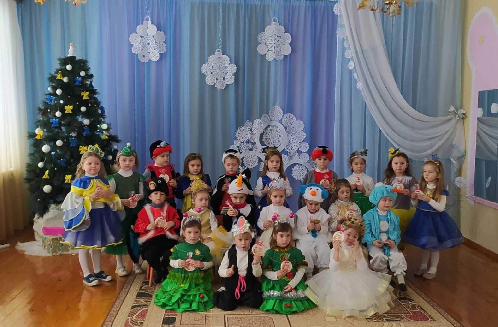 Новорічний ранок у середній групі Калинка
