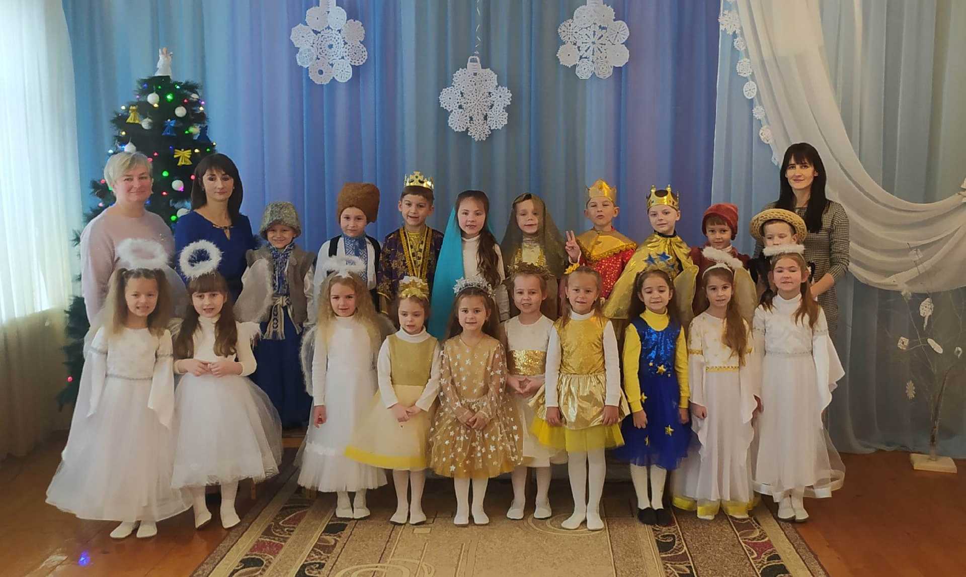 Різдвяна казка  у старшій групі Бджілки