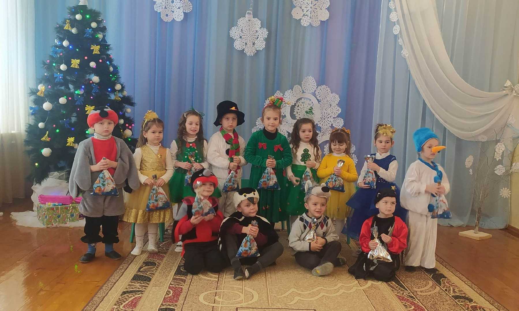 Новорічний ранок у середній групі Дзвіночок