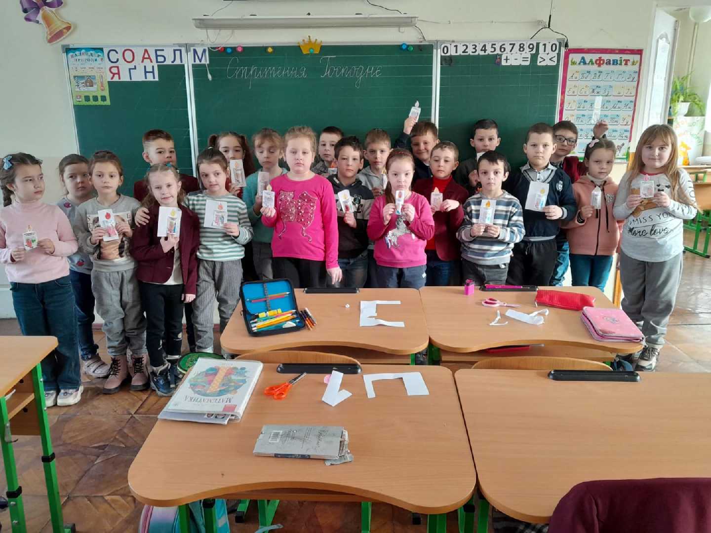 Сьогодні учні нашої школи 1-Б класу (кл.керівник Пташкограй О.М) на ранковій зустрічі дізналися про звичаї і традиції,  пов'язані із святкуванням Господнього Стрітення.