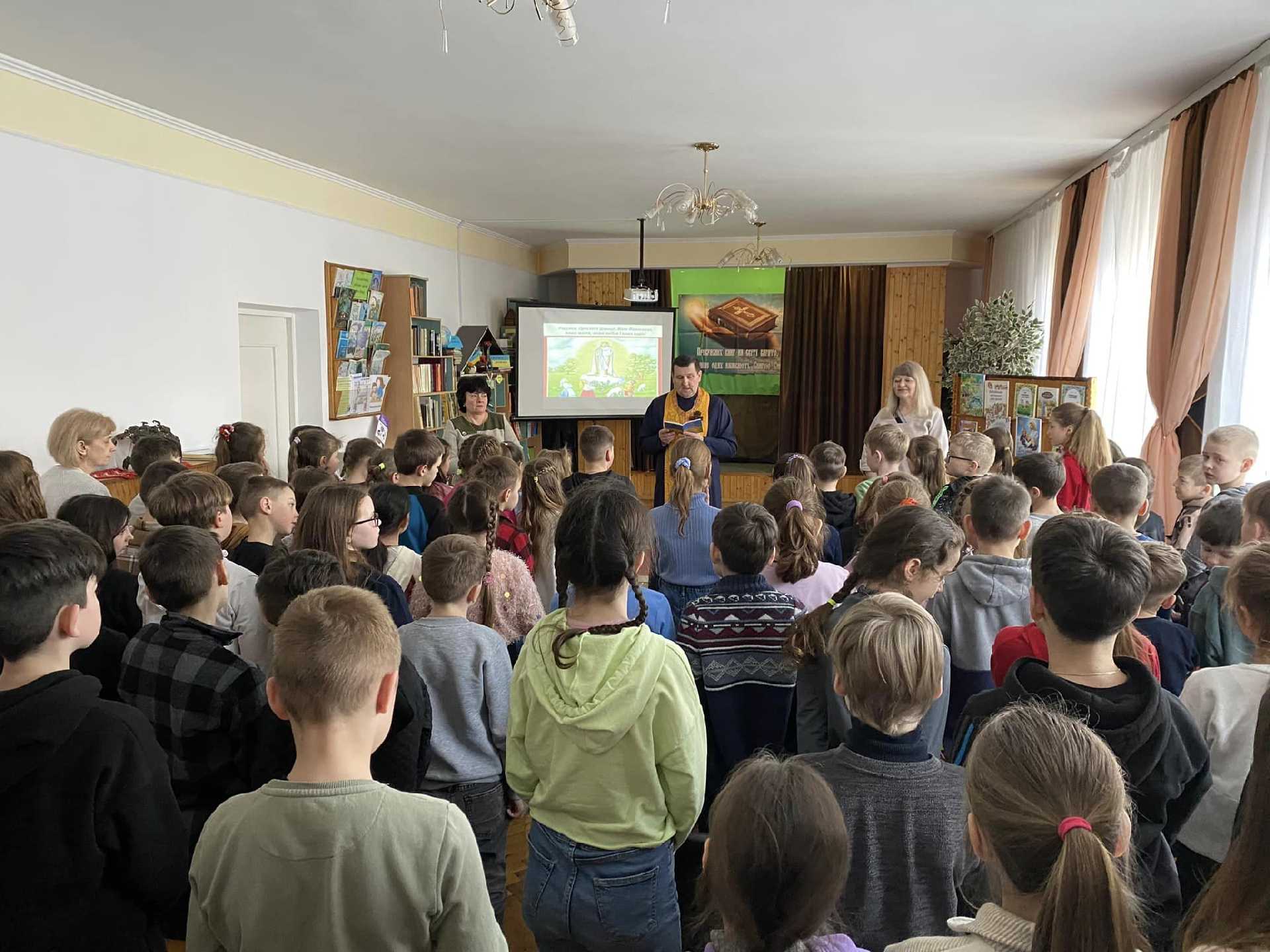 20 березня 2023 у нашій школі розпочався Тиждень духовності. Учні 1-4-их класів разом з духовним наставником о. Іваном Макух із Собору рівноапостольного князя Володимира 