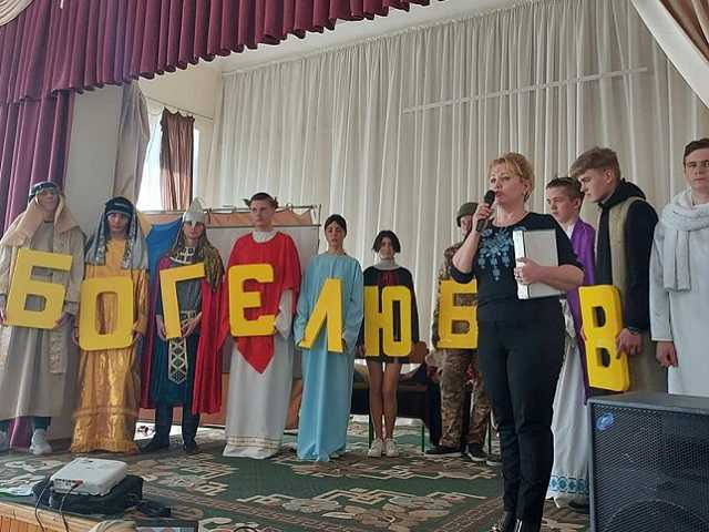 Студенти ЧГБЛ завітали з виставою