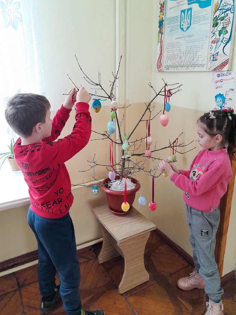 Учні 1-Б класу старанно готувалися до Великодніх свят.