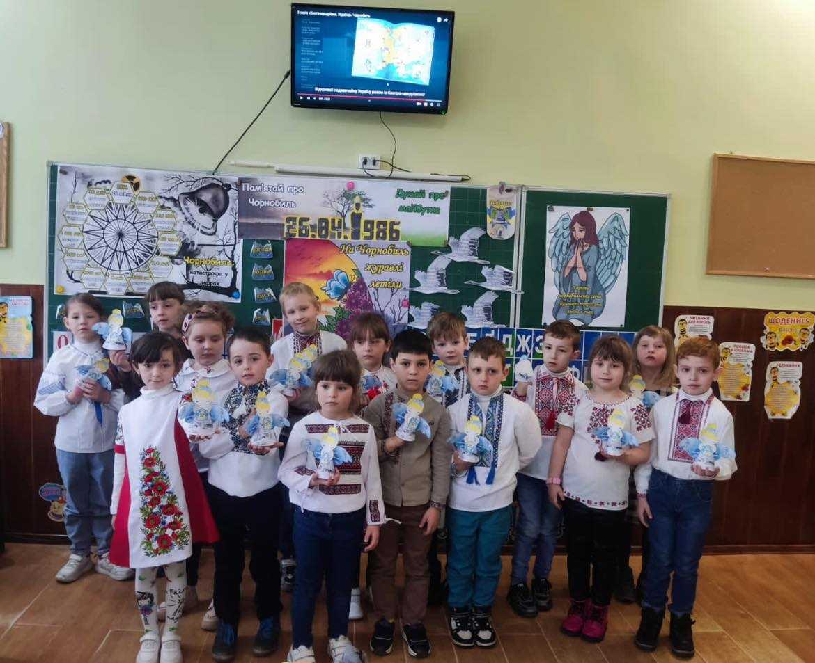 На Чорнобиль журавлі летіли