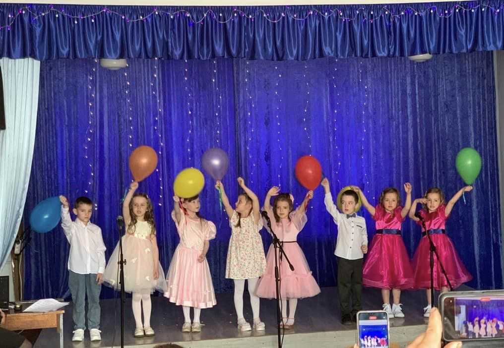 Випускний в школі раннього розвитку дитини 