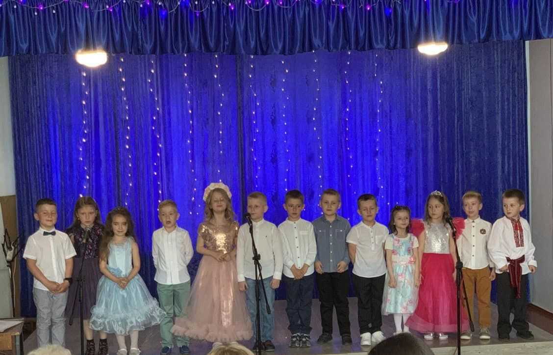 Випускний в школі раннього розвитку дитини 